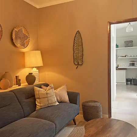 Casa Salinas, Elegant Flat W Patio In Taviras Historical Centre Ταβίρα